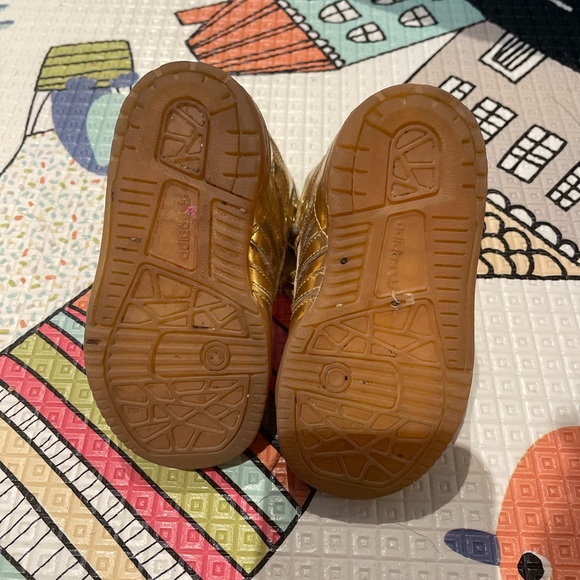 10$ add on - Gold Adidas toddler shoes - Picture 4 of 4